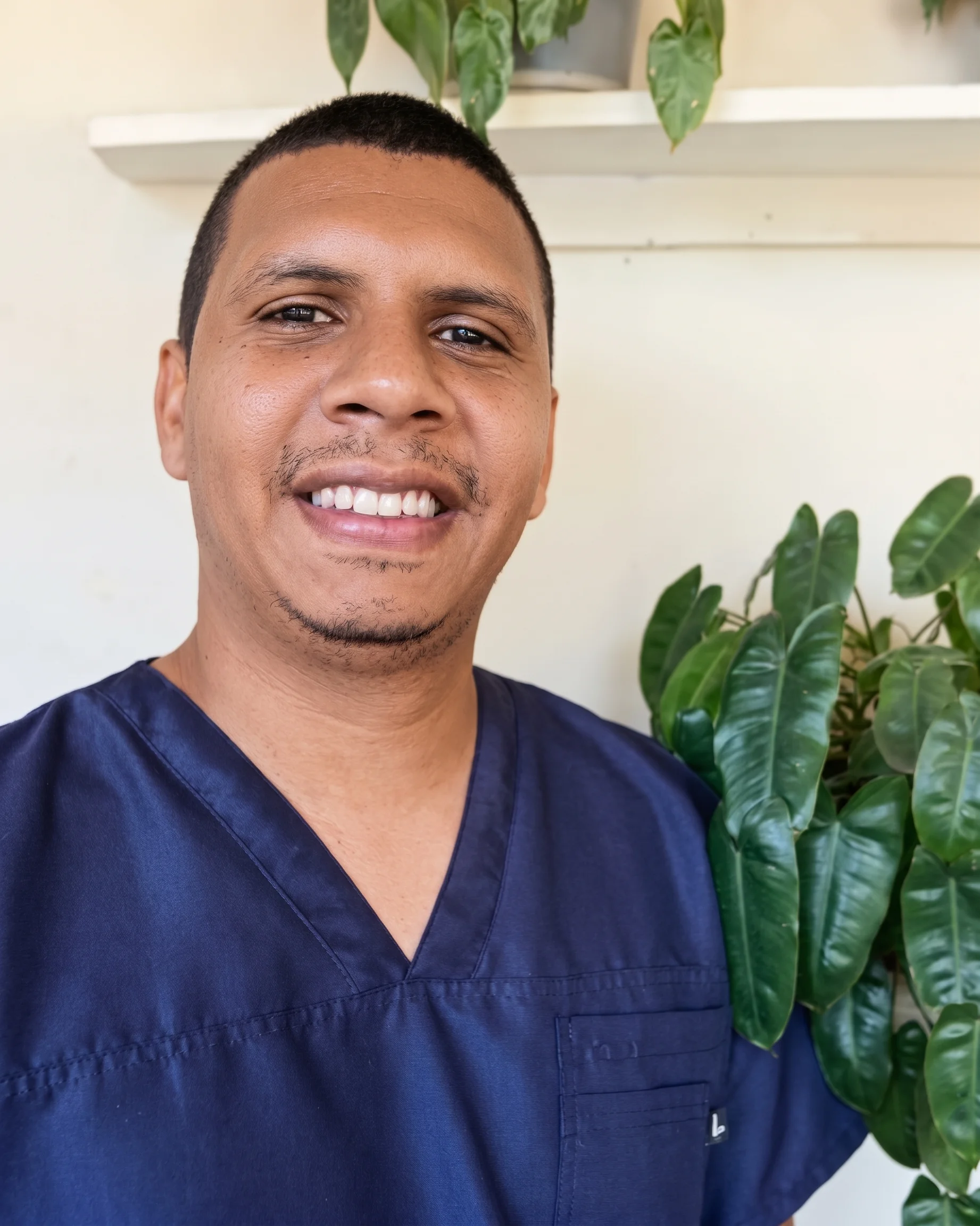 Leonardo Flores, Psicoterapeuta